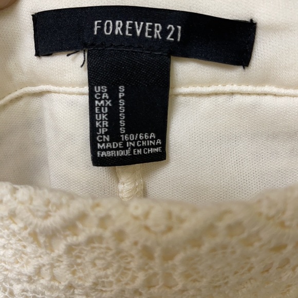 Forever 21 Lace Overlay Shorts Size Small - Picture 2 of 12